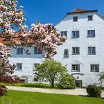 Schloss Hotel 3*