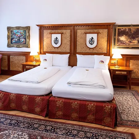 Schloss 3*