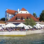 Schloss 3*