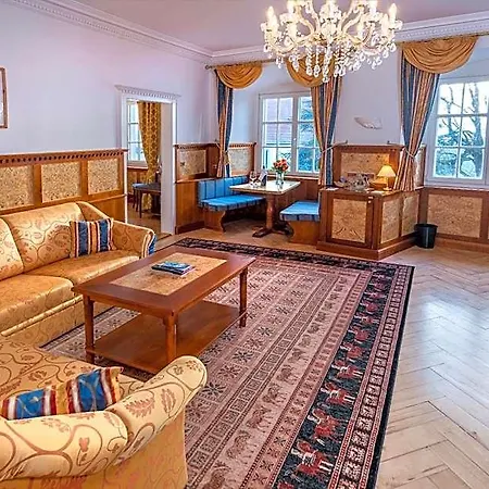 Schloss 3*