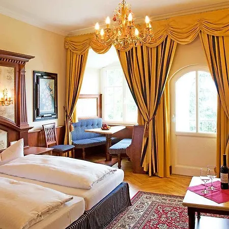 Schloss 3*